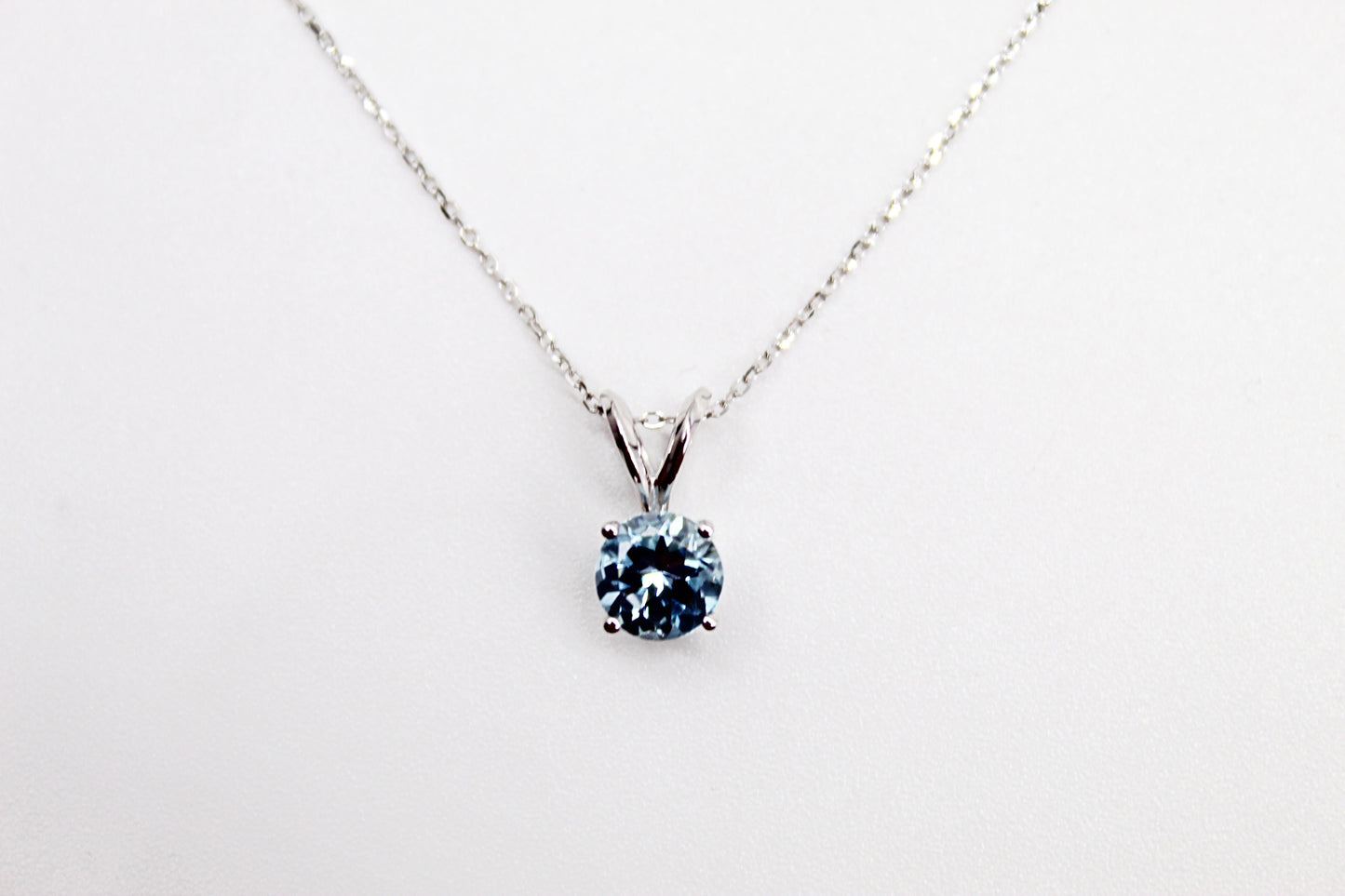 14K White Gold Aquamarine Pendant Necklace