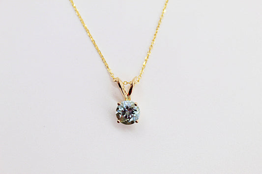 14K Yellow Gold Aquamarine Pendant Necklace