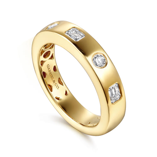 Gold Flush Set Emerald and Round Diamond Anniversary Band